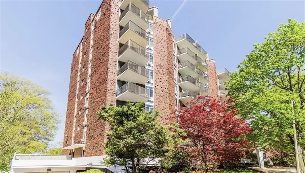 1 bed, 1 bath apartment for rent at 19 Winchester St Unit 210, Coolidge Corner — photo 1 of 15