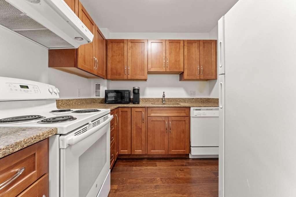 1 bed, 1 bath apartment for rent at 19 Winchester St Unit 312, Coolidge Corner — photo 11 of 22