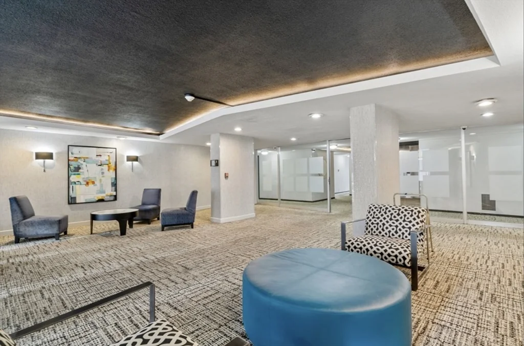 1 bed, 1 bath apartment for rent at 19 Winchester St Unit 702, North Brookline — photo 3 of 27