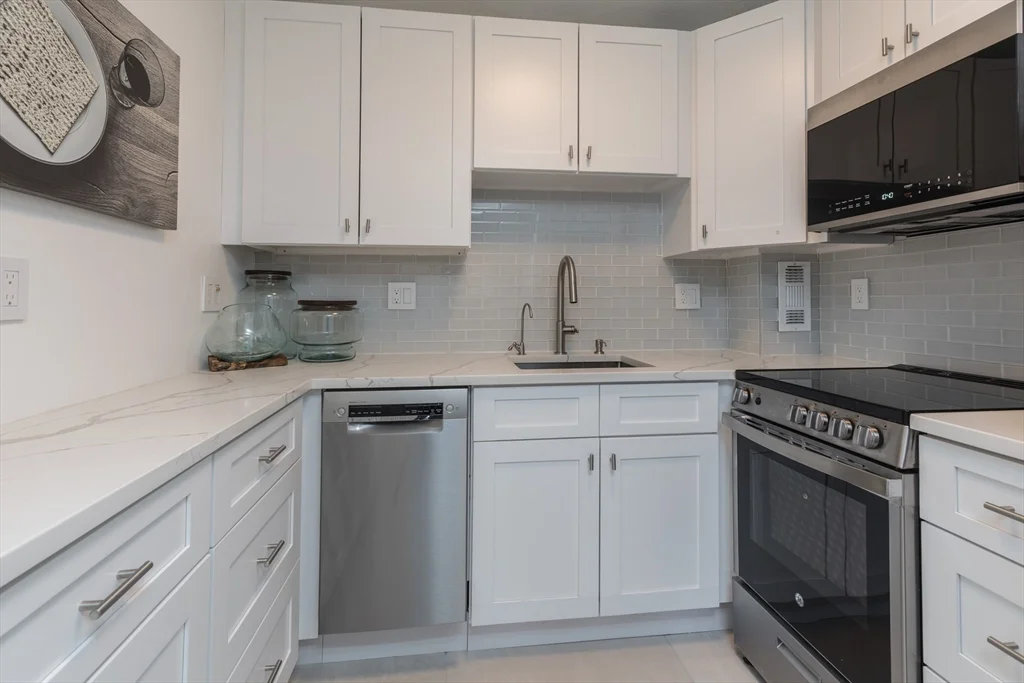1 bed, 1 bath apartment for rent at 19 Winchester St Unit 711, Coolidge Corner — photo 9 of 24