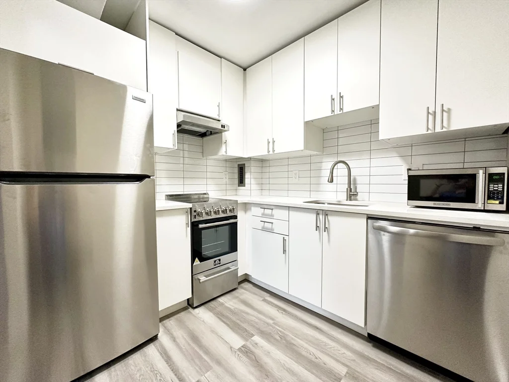 1 bed, 1 bath apartment for rent at 19 Winchester Unit 512, Coolidge Corner — photo 3 of 9