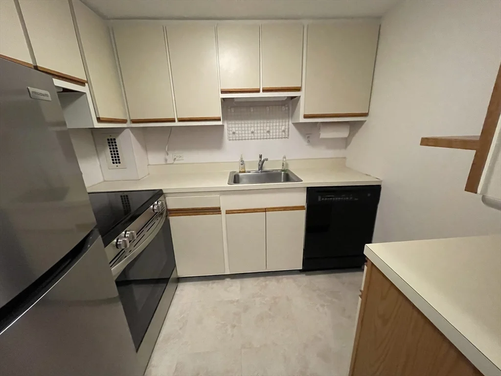 1 bed, 1 bath apartment for rent at 19 Winchester Unit 809, Coolidge Corner — photo 8 of 17