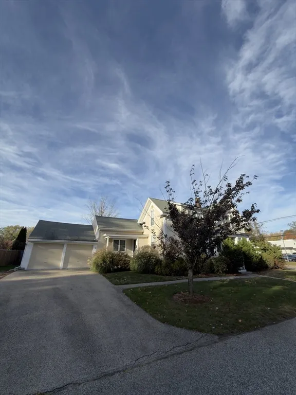 3 bed, 1 bath apartment for rent at 19 Winter St Unit 1, Framingham — photo 3 of 14