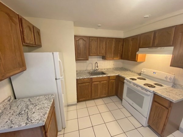 2 bed, 1 bath apartment for rent at 19 Winter St Unit 2, Dorchester