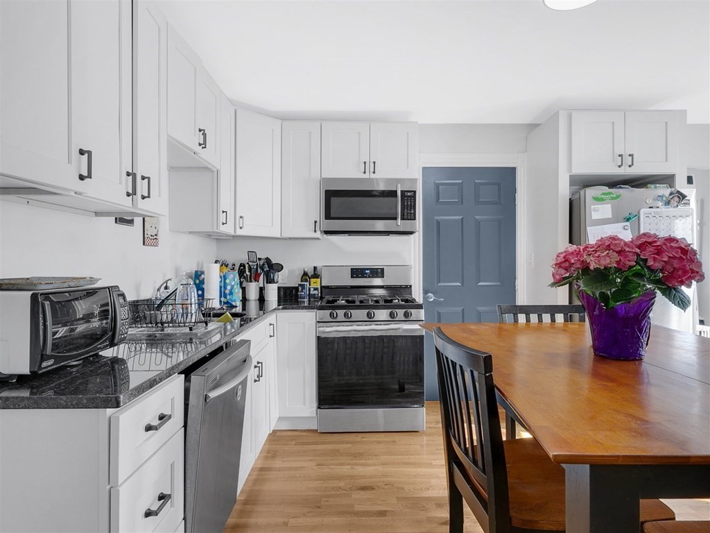 5 bed, 2 bath apartment for rent at 190 Emerson St Unit 3, South Boston — photo 2 of 18