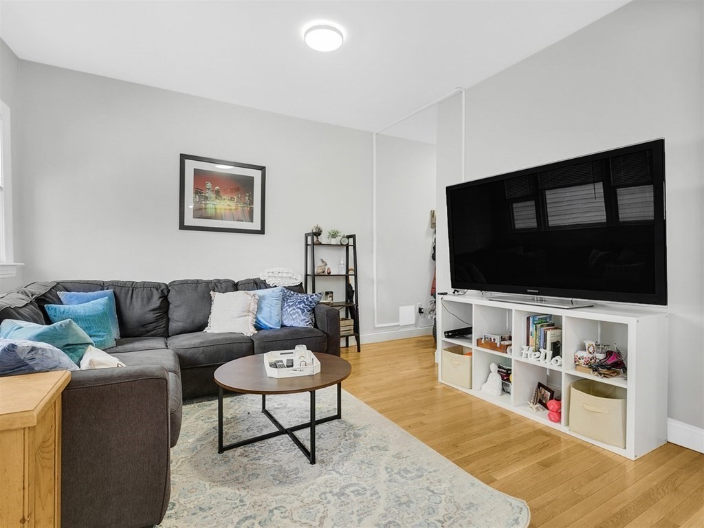 5 bed, 2 bath apartment for rent at 190 Emerson St Unit 3, South Boston — photo 6 of 18