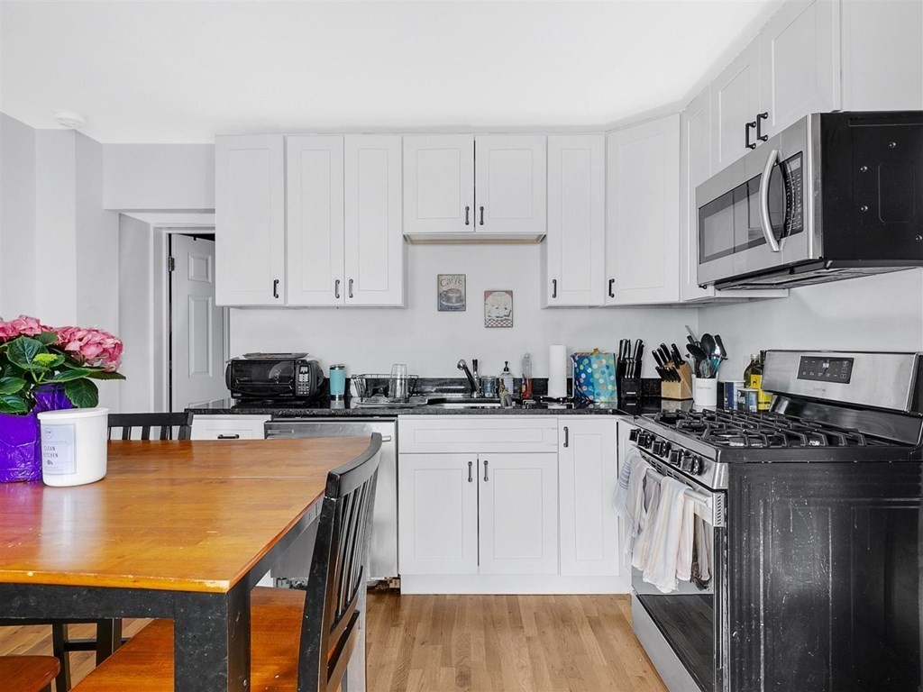 5 bed, 2 bath apartment for rent at 190 Emerson St Unit 3, South Boston — photo 4 of 18
