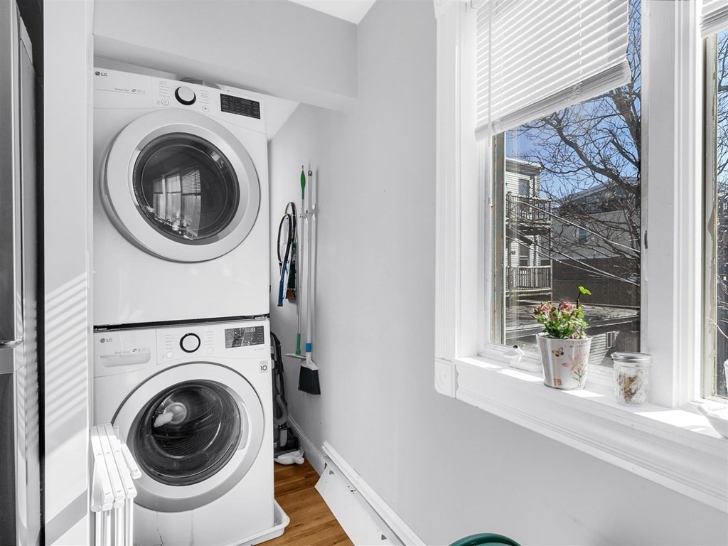 5 bed, 2 bath apartment for rent at 190 Emerson St Unit 3, South Boston — photo 8 of 18