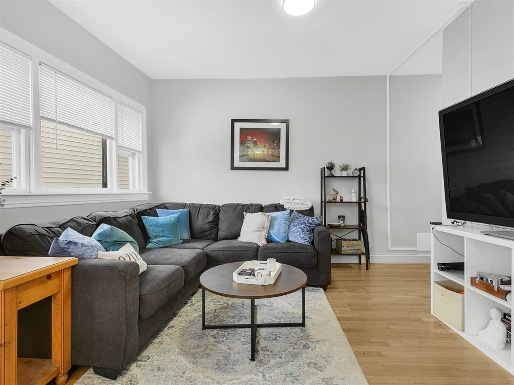 5 bed, 2 bath apartment for rent at 190 Emerson St Unit 3, South Boston — photo 5 of 18
