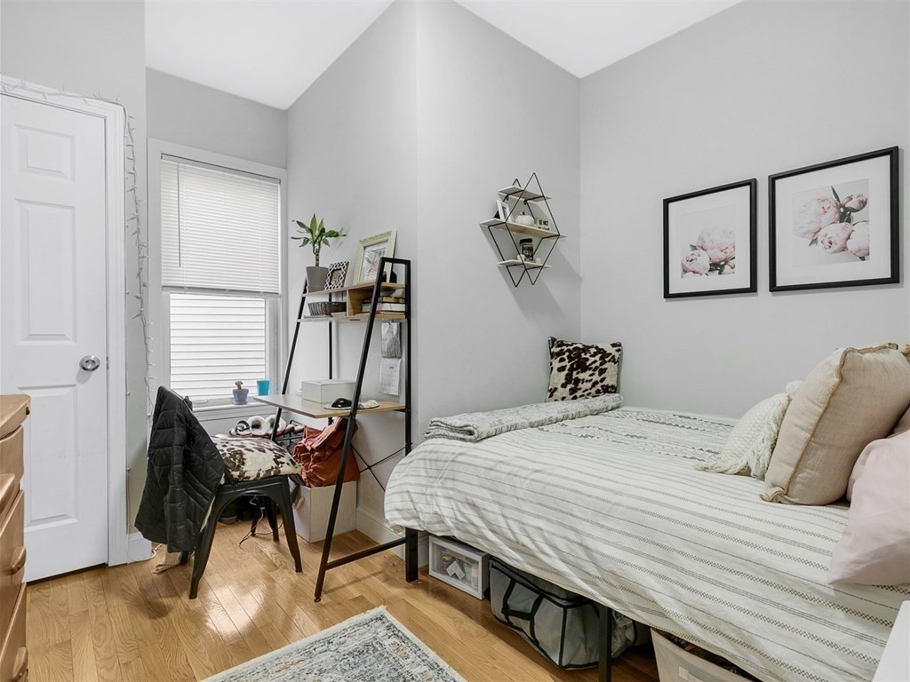 5 bed, 2 bath apartment for rent at 190 Emerson St Unit 3, South Boston — photo 16 of 18