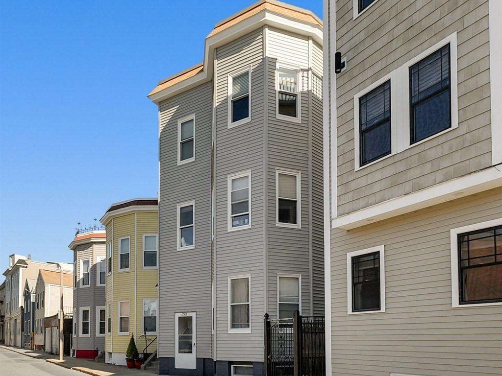5 bed, 2 bath apartment for rent at 190 Emerson St Unit 3, South Boston — photo 18 of 18