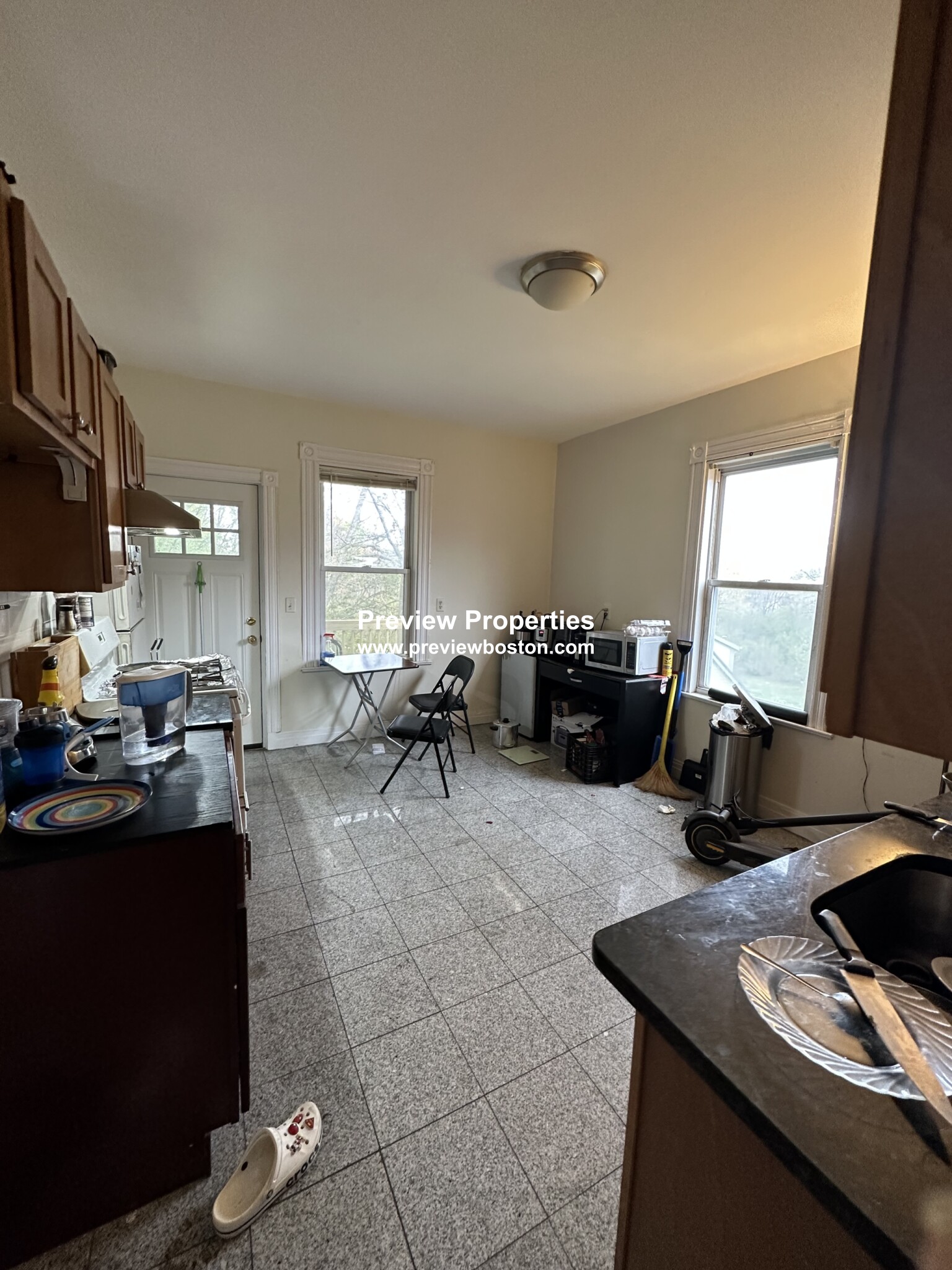 3 bed, 1 bath apartment for rent at 190 Highland Unit 2P, Roxbury — photo 3 of 6