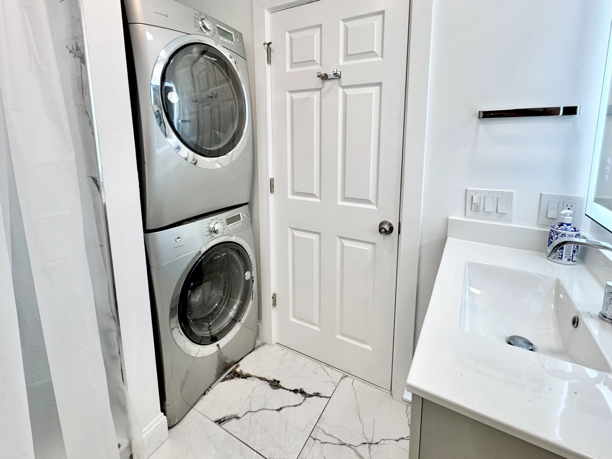 4 bed, 2 bath apartment for rent at 190 Hillside St Unit 2, Mission Hill — photo 24 of 26