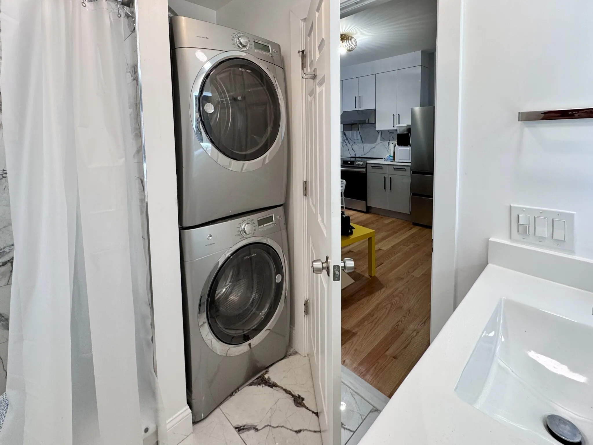 4 bed, 2 bath apartment for rent at 190 Hillside St Unit 2BF, Mission Hill — photo 3 of 25