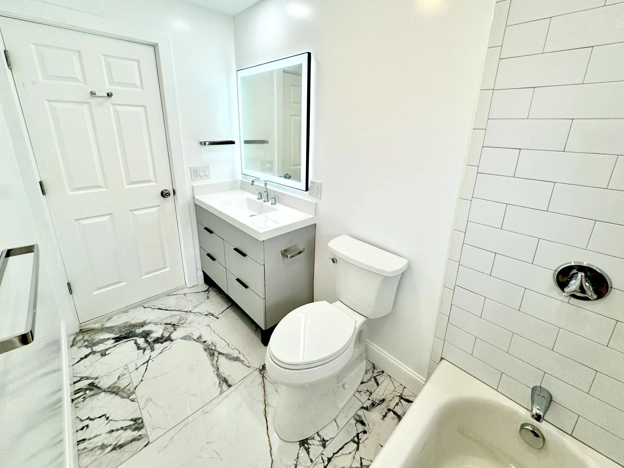 3 bed, 2 bath apartment for rent at 190 Hillside St Unit 3, Mission Hill — photo 3 of 24