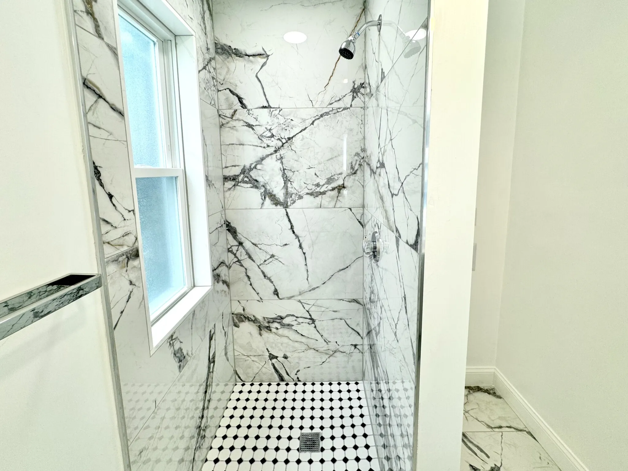 3 bed, 2 bath apartment for rent at 190 Hillside St Unit 3, Mission Hill — photo 2 of 24