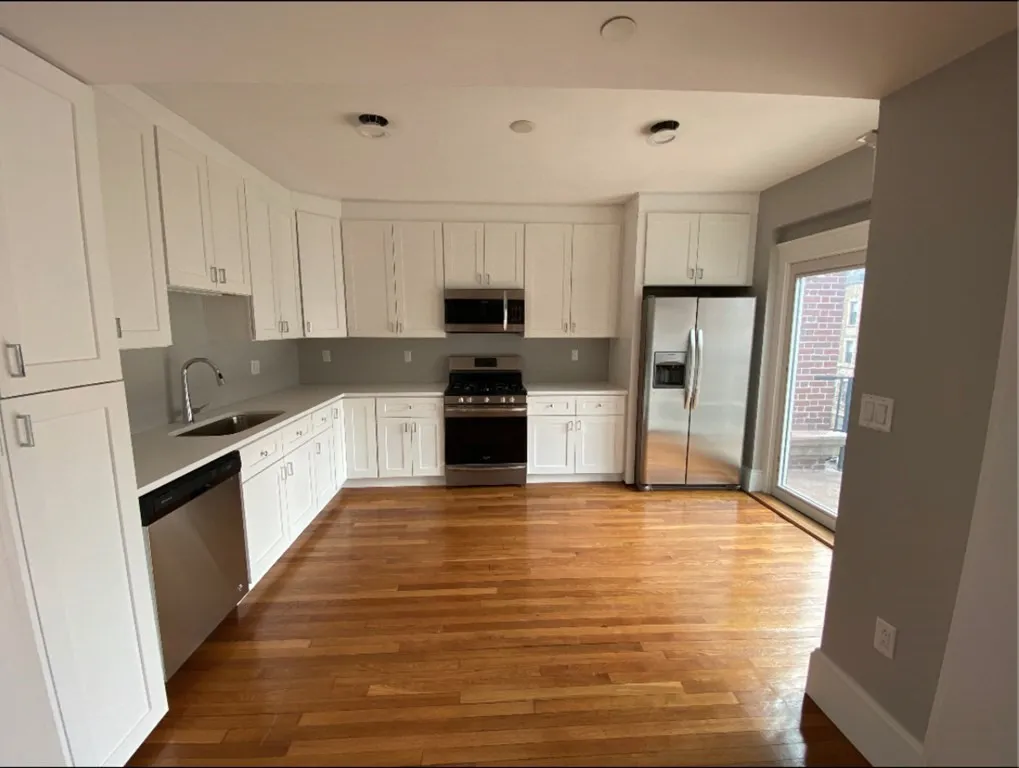 4 bed, 2 bath apartment for rent at 190 Kelton St Unit 3, Brighton — photo 2 of 7