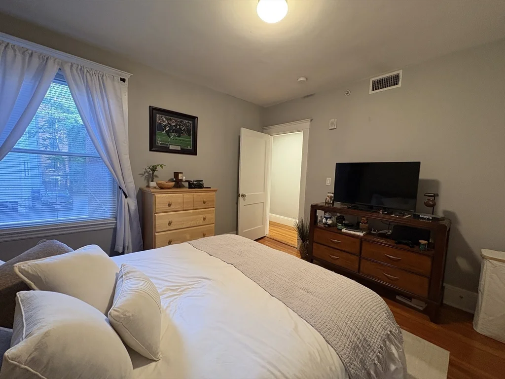 4 bed, 2 bath apartment for rent at 190 Kelton Unit 1, Allston — photo 10 of 17