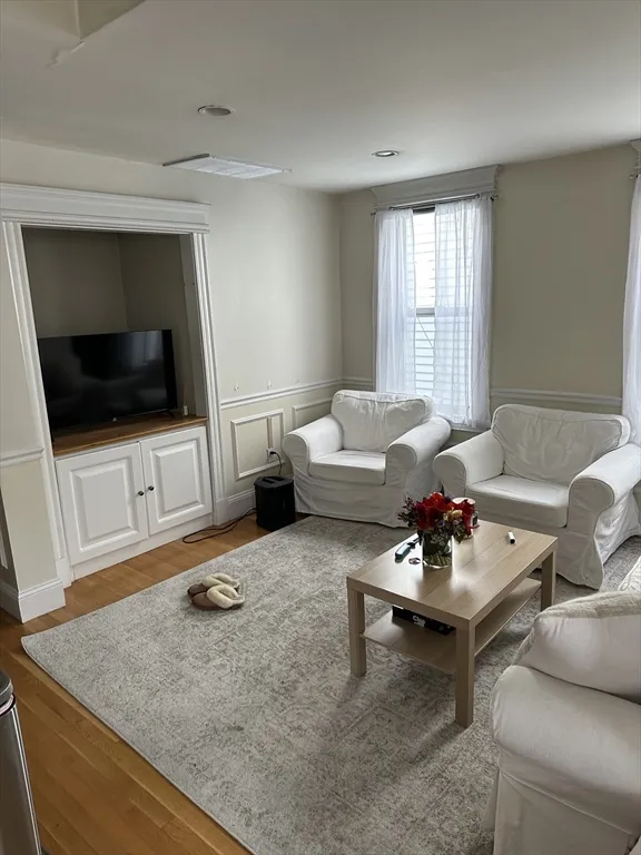 3 bed, 1 bath apartment for rent at 190 L St Unit 3, South Boston — photo 3 of 22