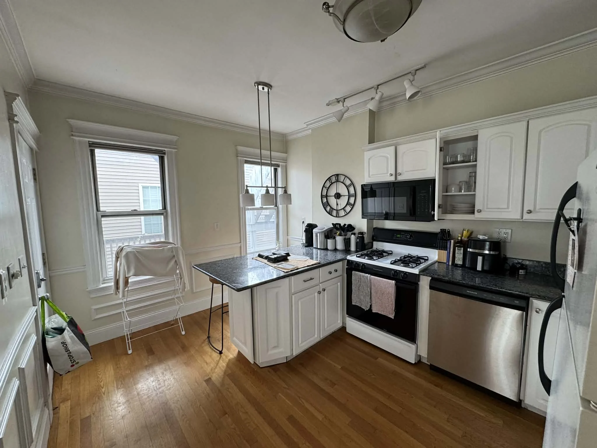 3 bed, 1 bath apartment for rent at 190 L St Unit 3, South Boston — photo 21 of 22