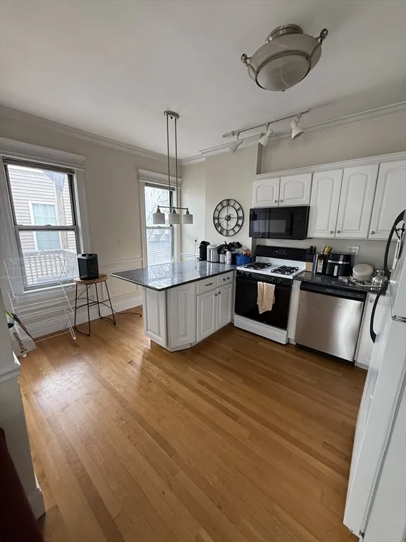 3 bed, 1 bath apartment for rent at 190 L St Unit 3, South Boston — photo 9 of 22