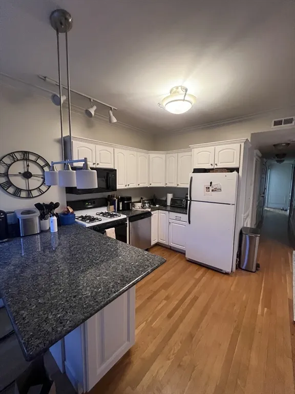 3 bed, 1 bath apartment for rent at 190 L St Unit 3, South Boston — photo 12 of 22
