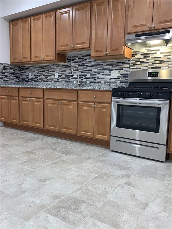 3 bed, 1 bath apartment for rent at 190 Main St Unit 2, Malden — photo 4 of 9