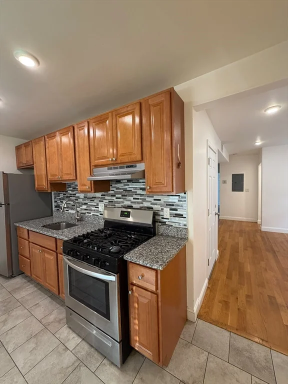 3 bed, 1 bath apartment for rent at 190 Main St Unit 3, Malden — photo 2 of 17