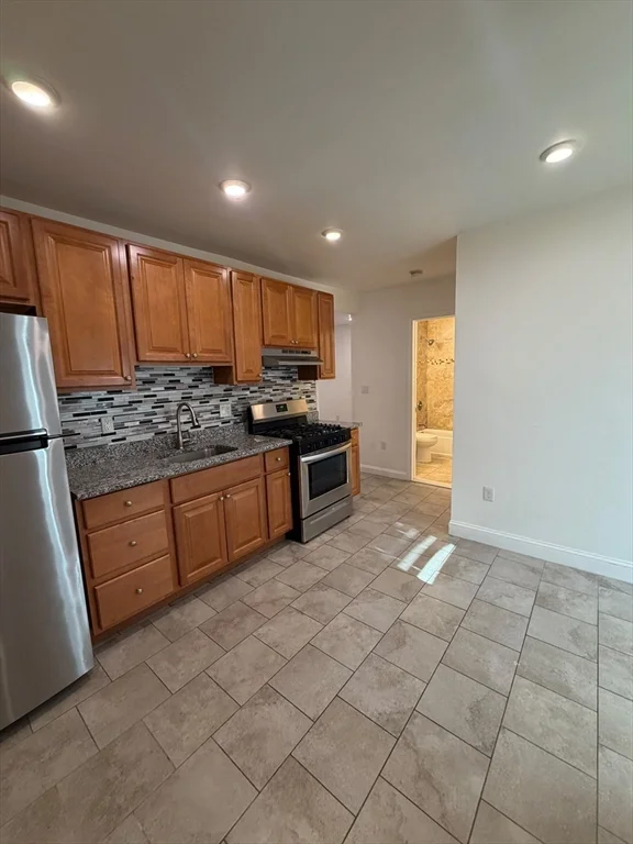 3 bed, 1 bath apartment for rent at 190 Main St Unit 3, Malden — photo 11 of 17