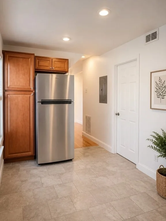 3 bed, 2 bath apartment for rent at 190 Main St Unit 3, Malden — photo 3 of 9
