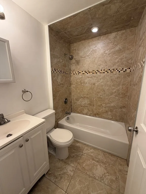 3 bed, 1 bath apartment for rent at 190 Main St Unit 3, Malden — photo 3 of 17