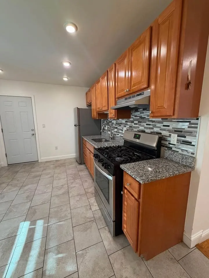3 bed, 1 bath apartment for rent at 190 Main St Unit 5, Malden — photo 3 of 13