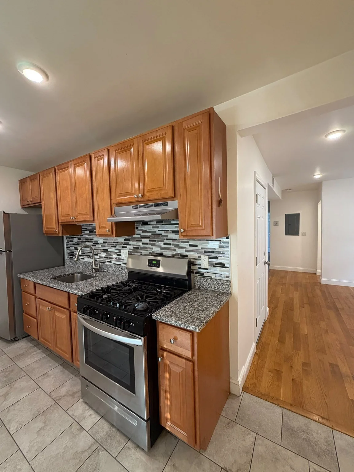3 bed, 1 bath apartment for rent at 190 Main Unit 3, Malden — photo 3 of 15