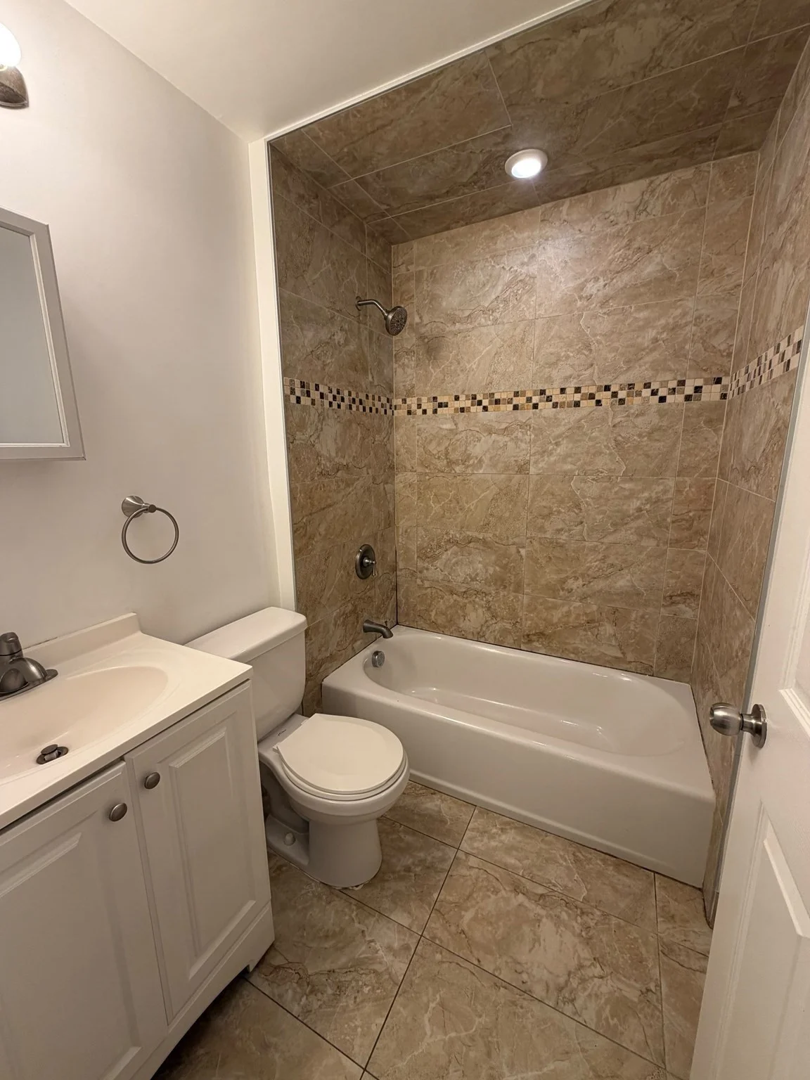 3 bed, 1 bath apartment for rent at 190 Main Unit 3, Malden — photo 5 of 15
