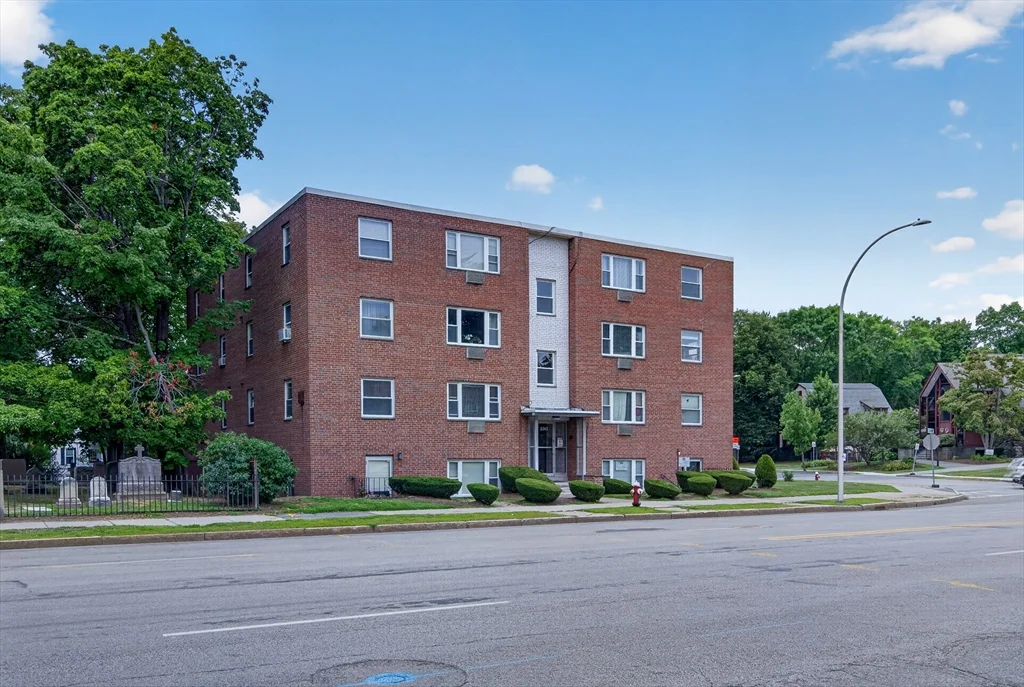 2 bed, 1 bath apartment for rent at 190 Mount Auburn St Unit 2-2, Watertown
