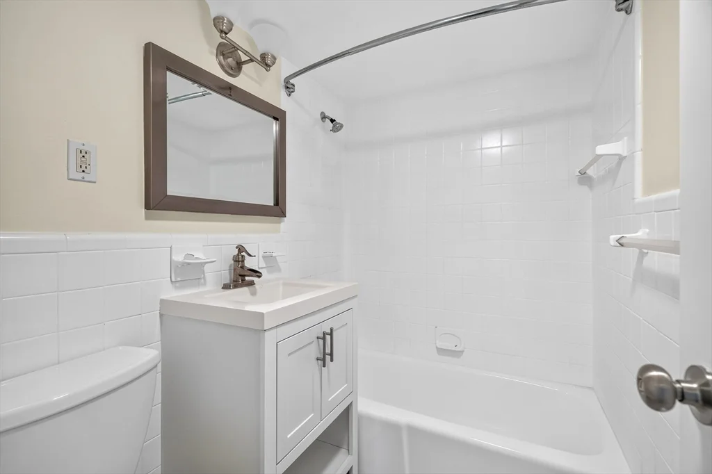 2 bed, 1 bath apartment for rent at 190 Mount Auburn St Unit 2-2, Watertown — photo 18 of 22