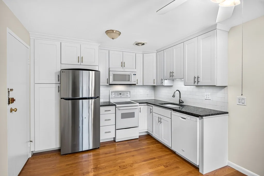 2 bed, 1 bath apartment for rent at 190 Mount Auburn St Unit 2-2, Watertown — photo 4 of 22