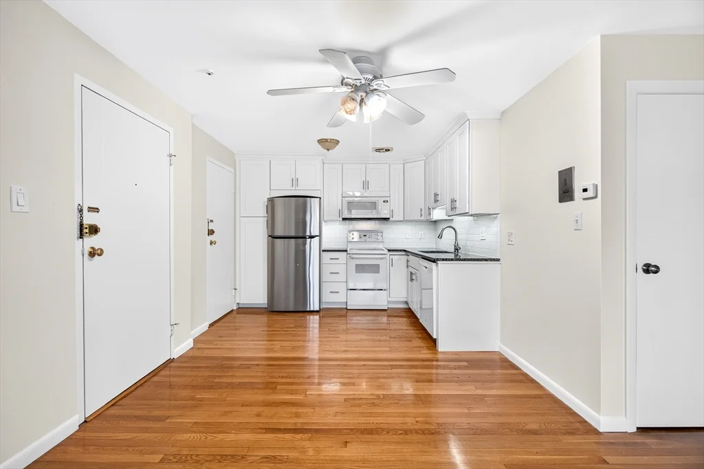 2 bed, 1 bath apartment for rent at 190 Mount Auburn St Unit 2-2, Watertown — photo 6 of 22