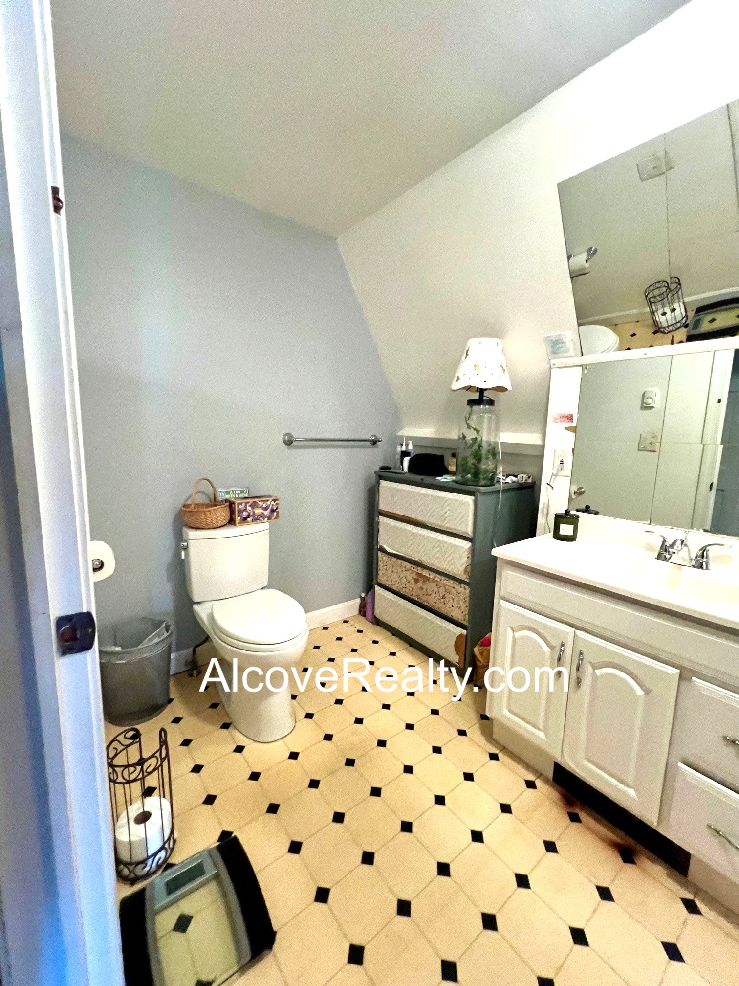 5 bed, 2 bath apartment for rent at 190 North St Unit 1a, West Somerville — photo 18 of 25