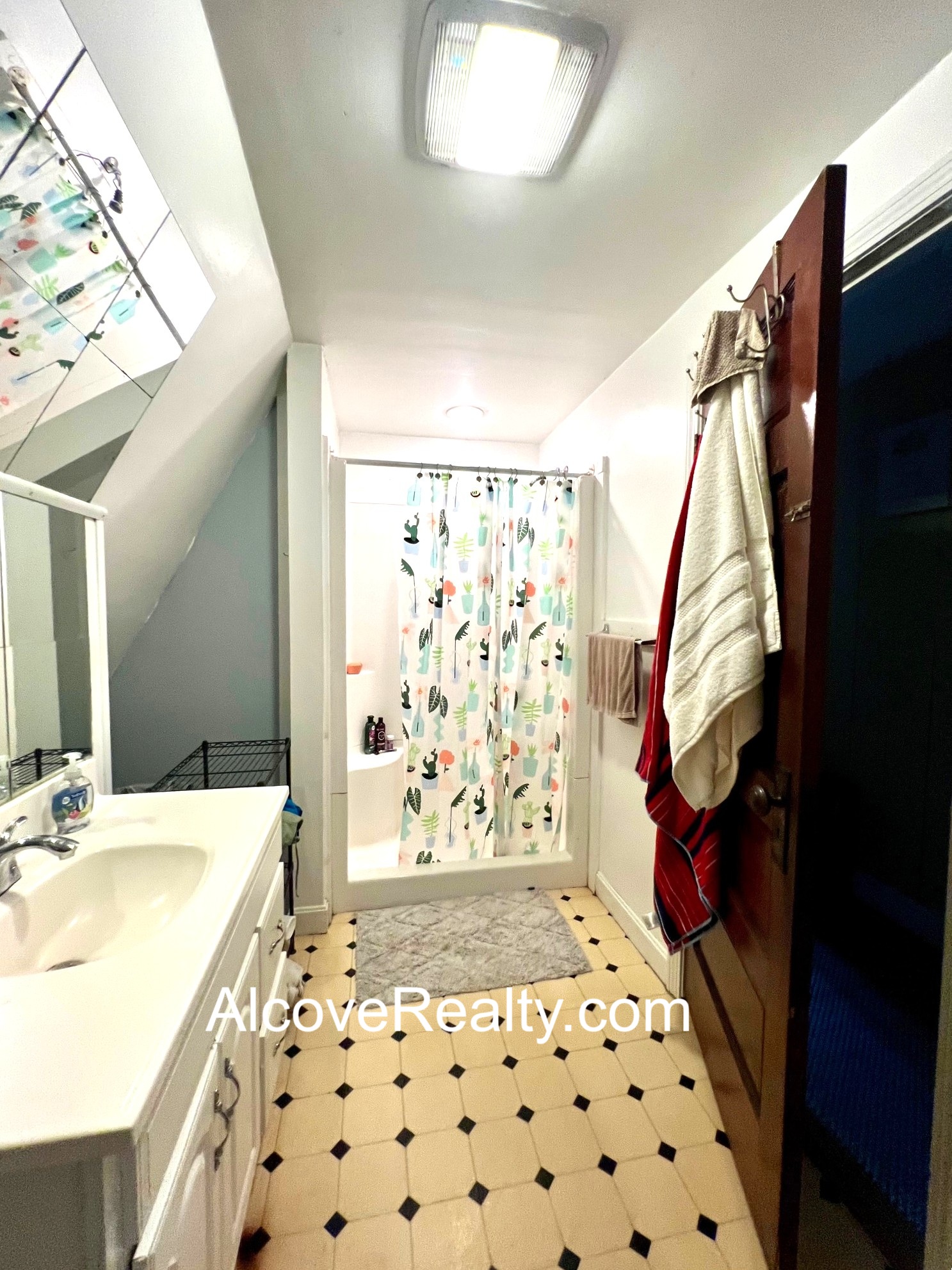 5 bed, 2 bath apartment for rent at 190 North St Unit 1a, West Somerville — photo 19 of 25