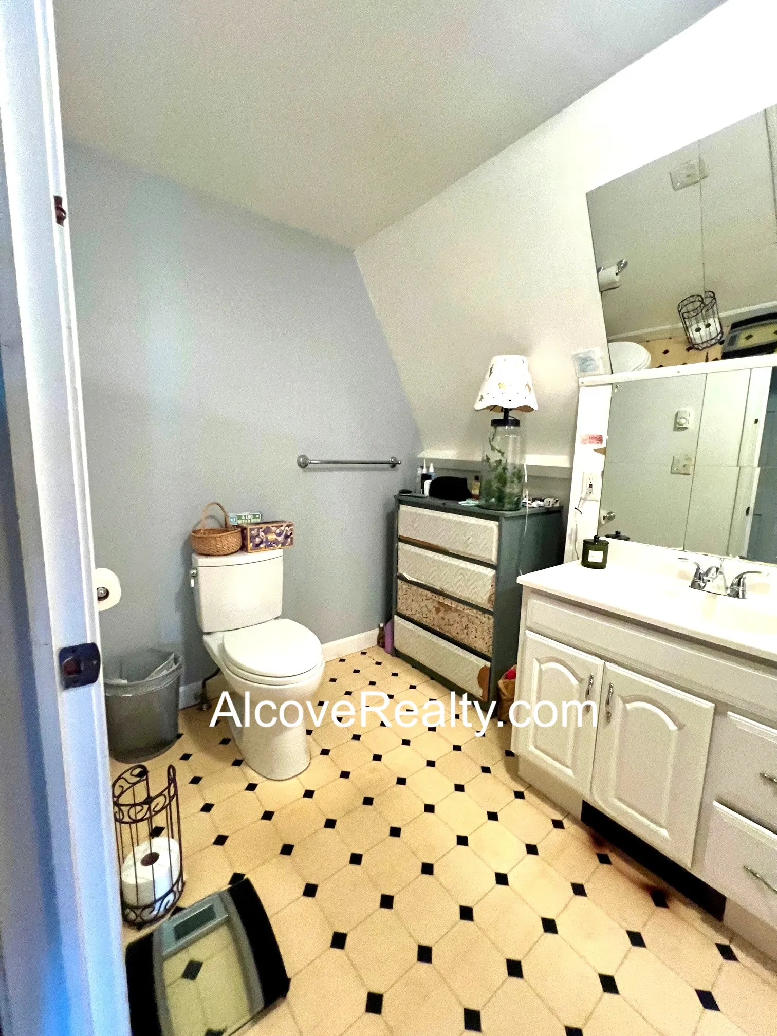 4.5 bed, 2 bath apartment for rent at 190 North St Unit A, West Somerville — photo 18 of 25