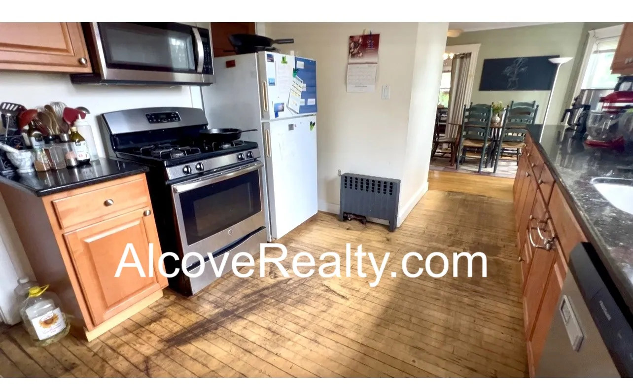 4.5 bed, 2 bath apartment for rent at 190 North St Unit A, West Somerville — photo 6 of 25