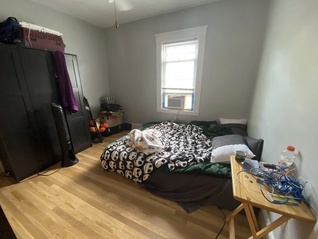 3 bed, 1 bath apartment for rent at 190 Orange Unit 1, Boston — photo 6 of 20