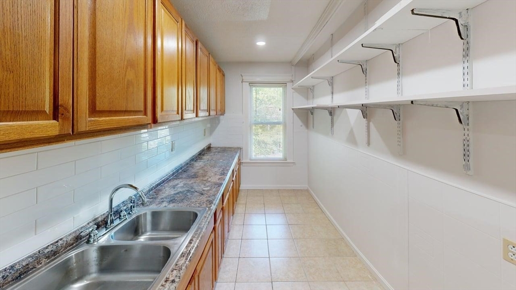 3 bed, 1 bath apartment for rent at 190 Pilgrim Unit 2, Worcester — photo 4 of 12