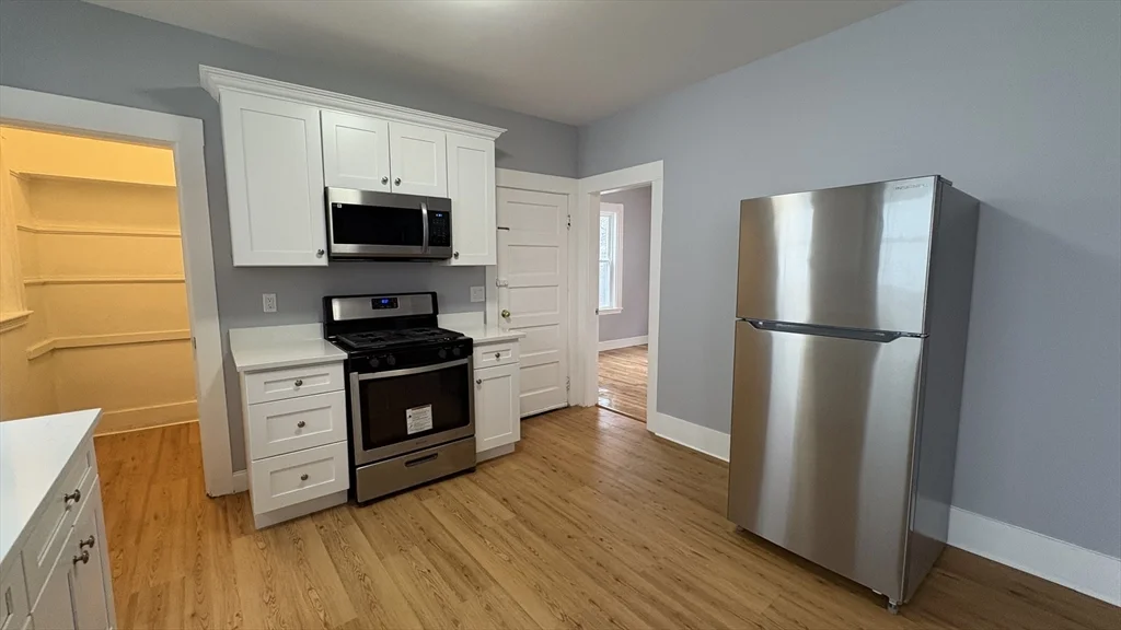 3 bed, 1 bath apartment for rent at 190 Sheridan Ave Unit 1, Medford — photo 2 of 10