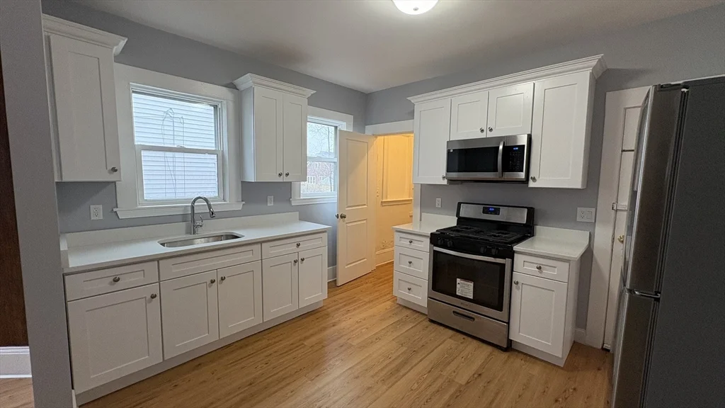 3 bed, 1 bath apartment for rent at 190 Sheridan Ave Unit 1, Medford — photo 1 of 10