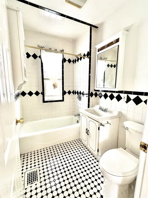 2 bed, 1 bath apartment for rent at 190 Sylvan St Unit 1, Malden — photo 14 of 16