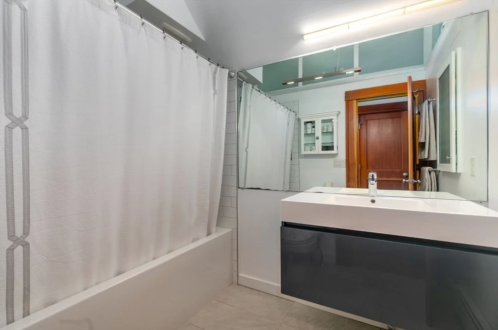 1 bed, 1 bath apartment for rent at 190 Tremont St Unit 2, Union Square — photo 11 of 17