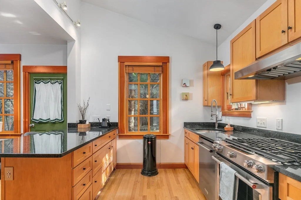 1 bed, 1 bath apartment for rent at 190 Tremont St Unit 2, Union Square — photo 2 of 17