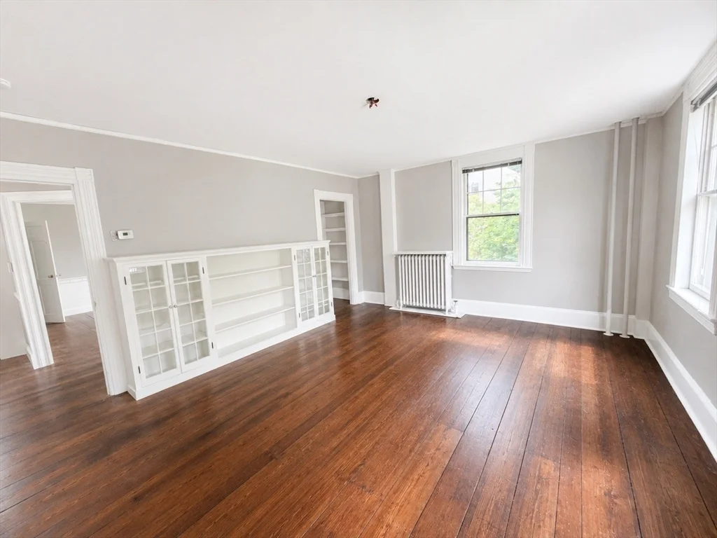 3 bed, 1 bath apartment for rent at 1900 Massachusettsave, Lexington — photo 1 of 15